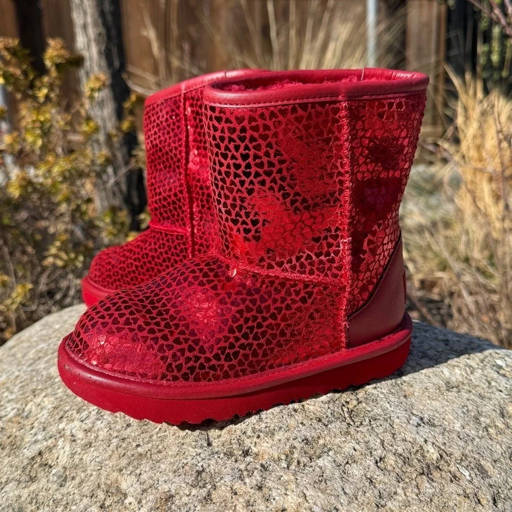 UGG Classic II Kids Short Boots Red Heart Print Shearling Lined Slip On Size 11